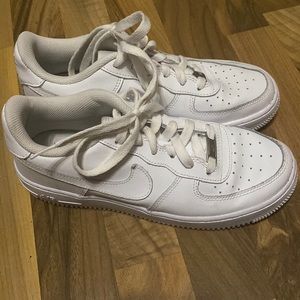Boys 6 youth Nike air max